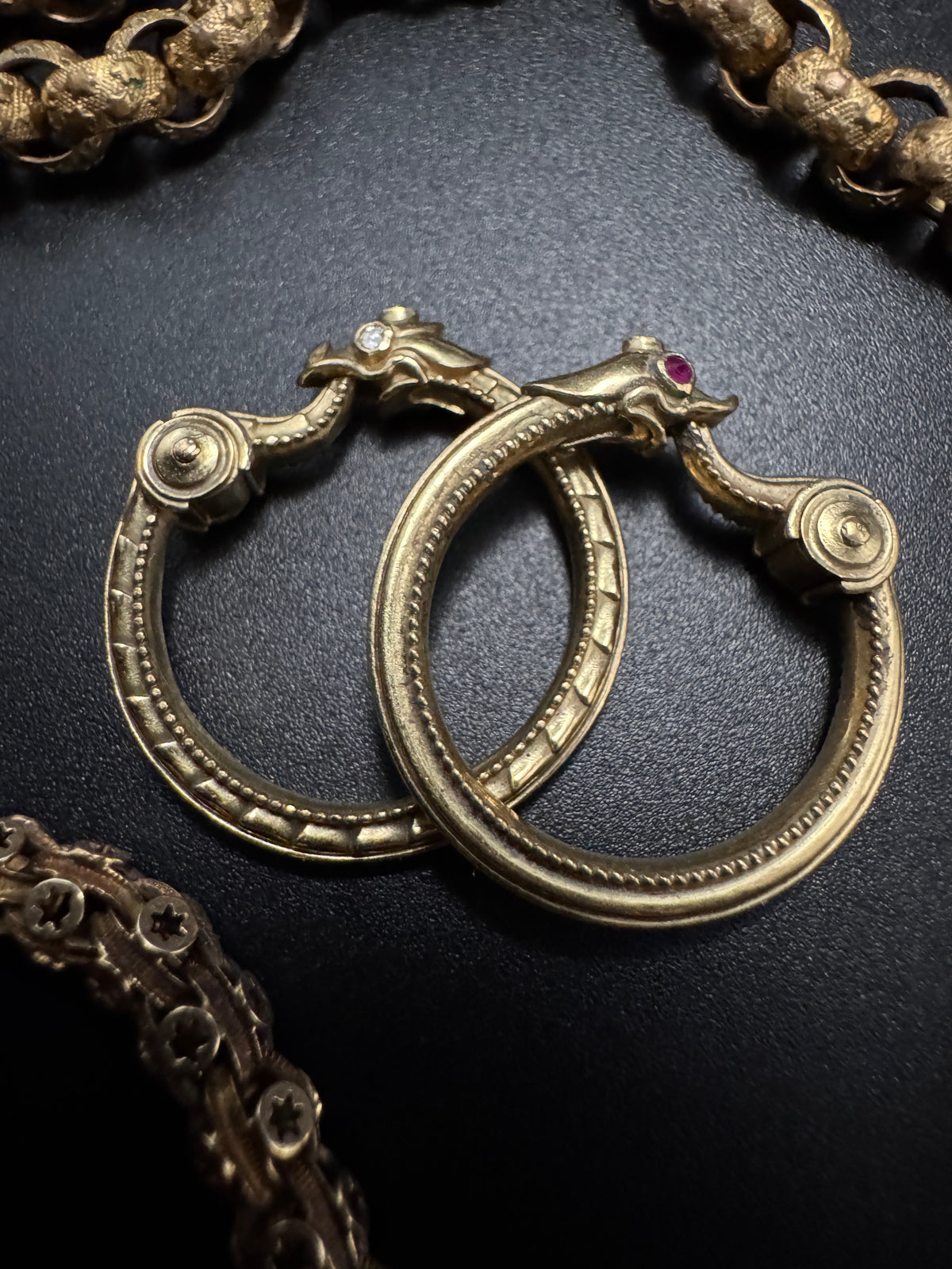 Ouroboros Connector